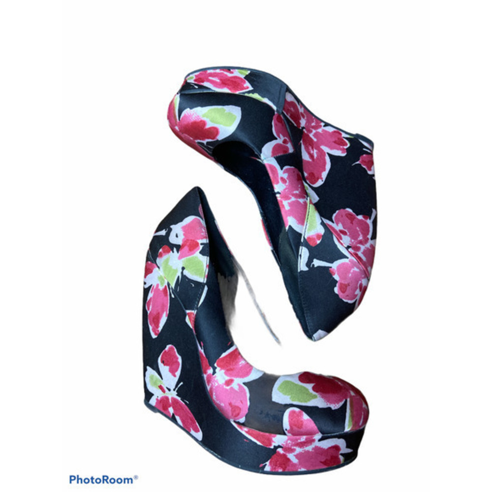 Elle Butterfly wedges Size 7M